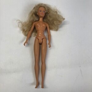 Vintage 1987 Hasbro Barbie Doll Blonde Hair Blue Eyes Collectible Toy‎